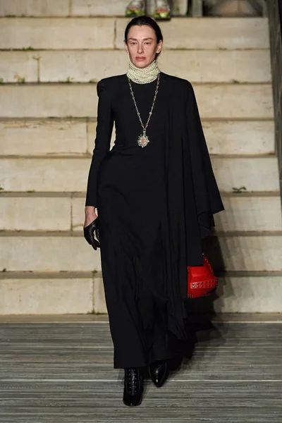 Look 10